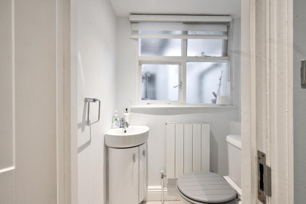 Cozy Hideaway In South Ken! Apartment ลอนดอน ภายนอก รูปภาพ