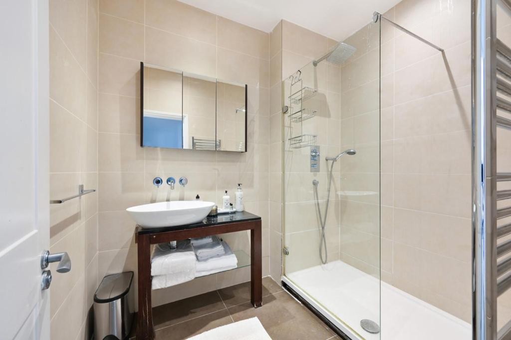 Cozy Hideaway In South Ken! Apartment ลอนดอน ภายนอก รูปภาพ